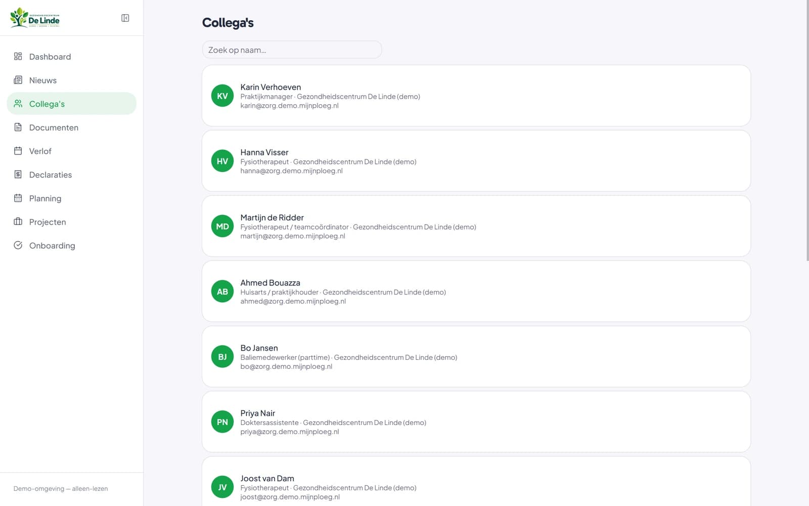 Collega-overzicht met zeven medewerkers, elk met functie, afdeling en e-mailadres.