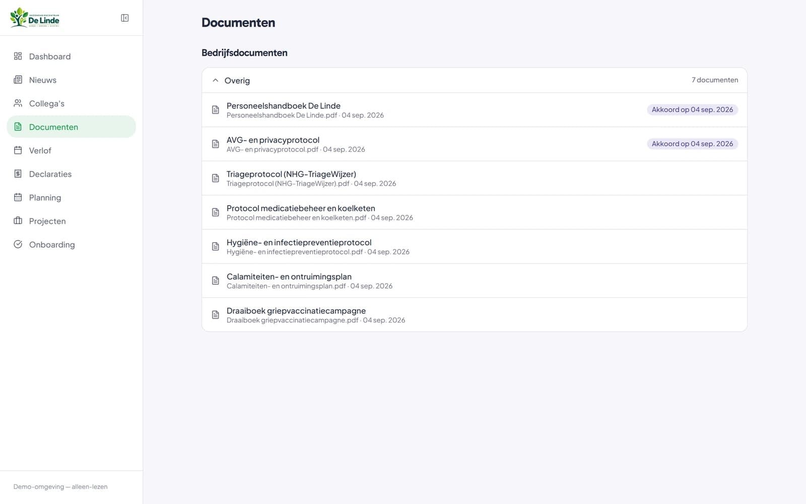 Documentenoverzicht met zeven bedrijfsdocumenten, elk met datum en akkoordstatus.